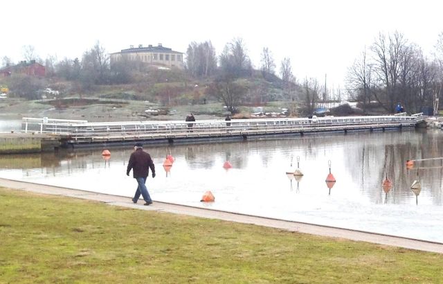 Harbour silta, Helsinki, Uunisaari.jpg